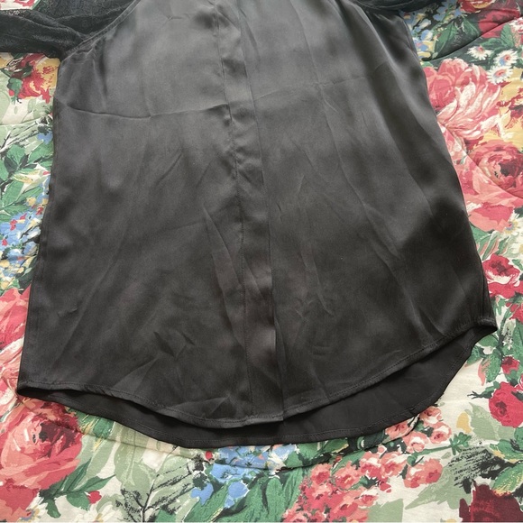 Equipment Femme Iridescent Black 100% Silk Lace Sleeves Minimalist Goth Blouse - Picture 11 of 15